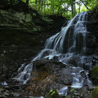小さいながら水量豊かなトブシの滝、北海道の秘境の写真