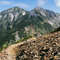 牛首下部から見る唐松岳と五竜岳 北アルプス日本百名山の雄大な山々の写真
