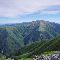 聖岳山頂から見る南アルプス南部の3,000m峰の写真