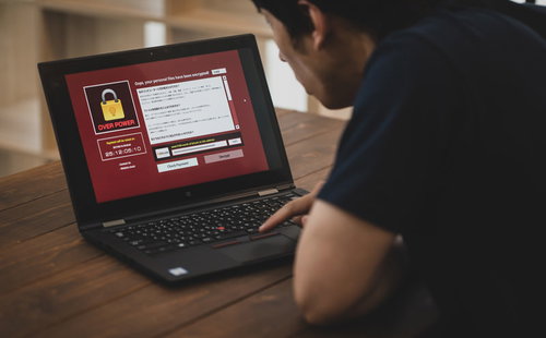 身代金払えって警告画面が出てきたノートパソコン