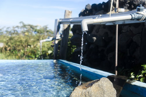 岩手山八合目の水場に流れる清らかな湧き水