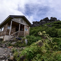 岩手山の平笠不動避難小屋の登山道からの景観の写真
