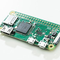Raspberry PiなどIoT開発向けの教育用小型コンピューターの写真