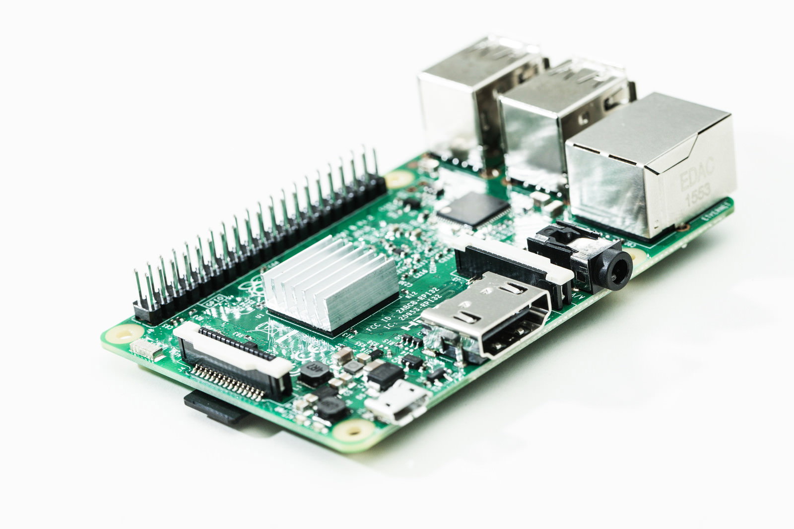 Raspberry Pi 3の基板を斜め上から撮影