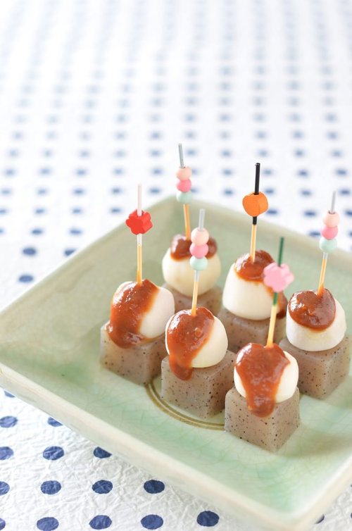 色とりどりの飾りが可愛い里芋味噌田楽の盛り合わせ