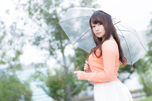 今日の天気をお伝えする美人気象予報士