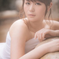 雪見露天風呂で少しのぼせちゃった女性の温泉入浴風景の写真