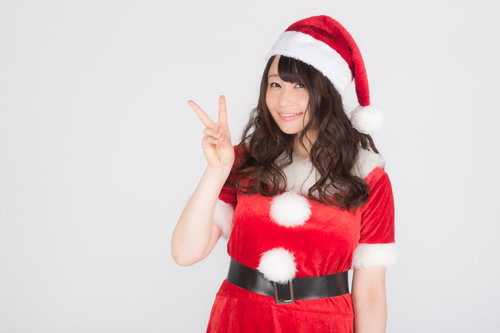 あと2日でクリスマス！女性サンタがカウントダウン！