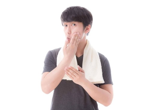 毎朝の化粧水はモテる男の日課である。朝のスキンケアルーティン