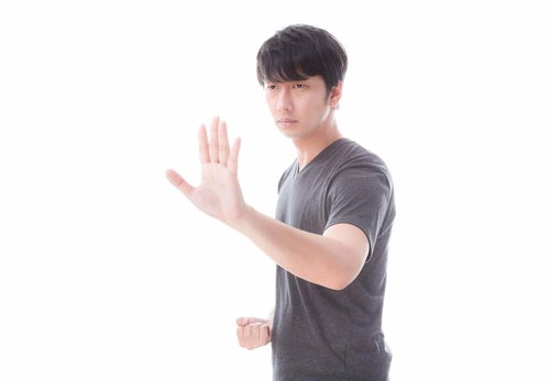 左手で距離感を測り右手でとどめを刺す！