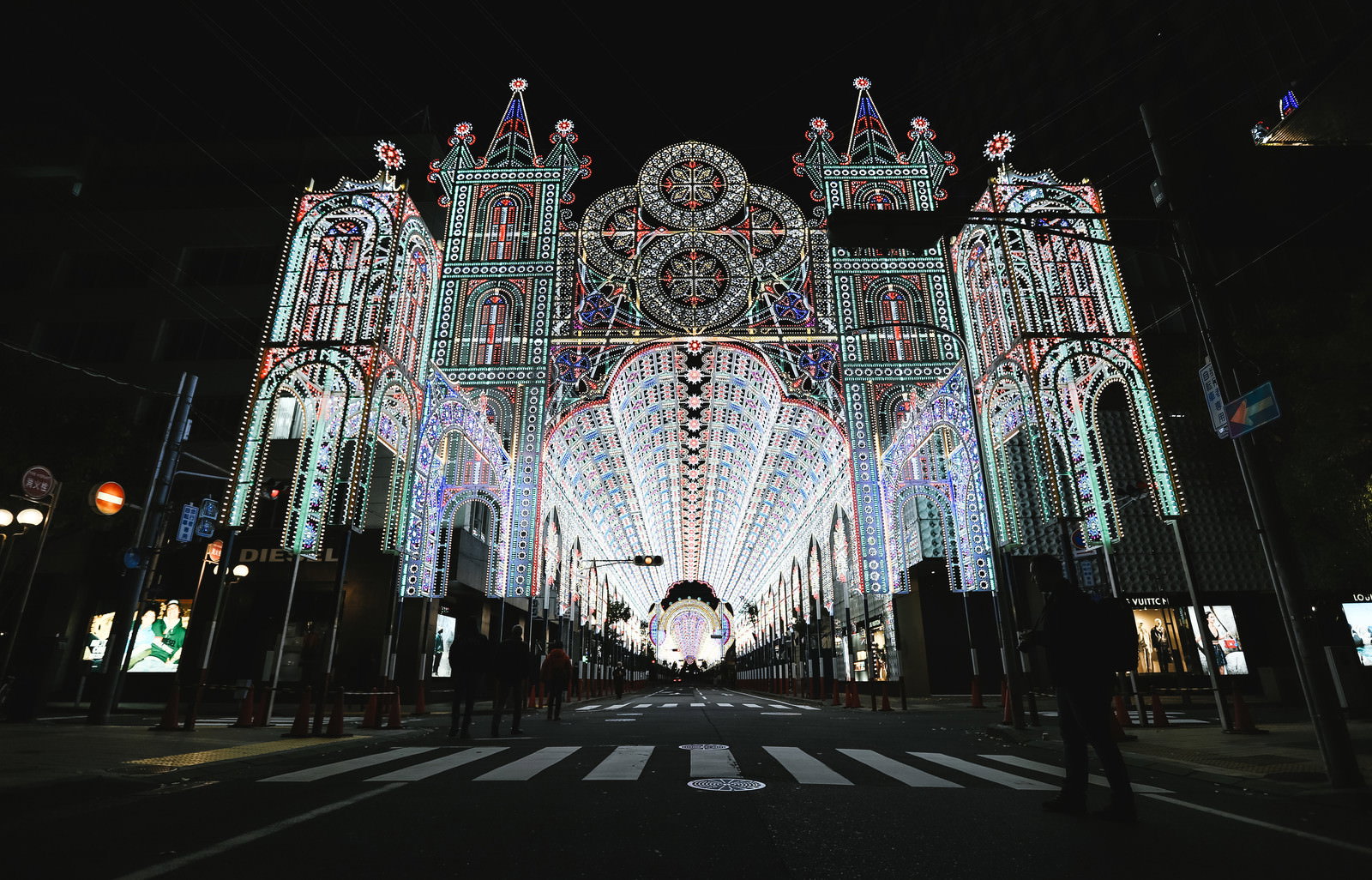 高層ビルから見下ろした都市の夜景