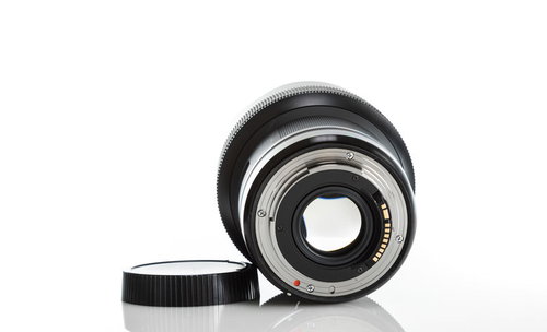 超広角レンズの後玉キャップを外す作業とレンズ準備