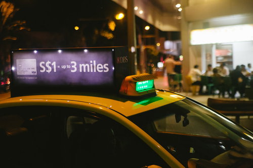 シンガポールの夜間タクシー乗り場の風景と待機風景