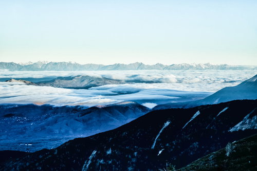 流れ行く雲海と北アルプス