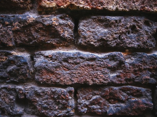 建造物に使われている赤茶色のレンガ壁のテクスチャ