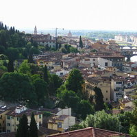 自然に囲まれたイタリア・フィレンツェの街並みの写真