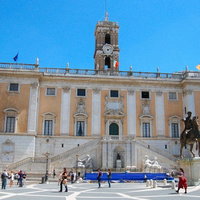 ローマの古典的な美術館の建築と広場の歴史的風景の写真