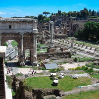 フォロ・ロマーノの凱旋門、古代ローマの遺跡群（ローマ）の写真