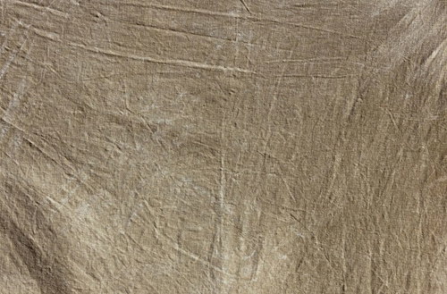 しわや折り目がある茶色い布地のテクスチャー