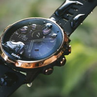 水にも強いアウトドア向けSUUNTOのスマートウォッチの写真