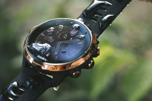 水にも強いアウトドア向けSUUNTOのスマートウォッチ