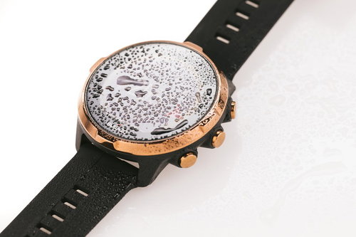 防水仕様のSUUNTO製スマートウォッチ