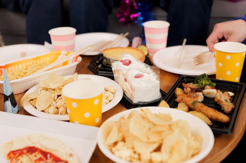 ダイエット一日目のパーティー料理と飲み物