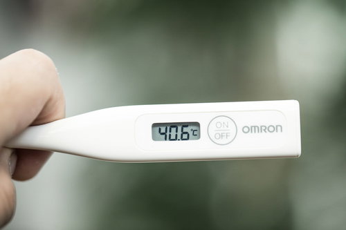 40度以上の高熱が出ました、デジタル体温計が示す数値