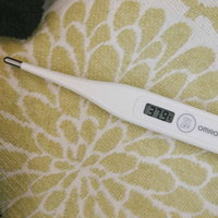 起きたら熱が出てた、体温計で高熱を確認した朝の風邪症状の写真