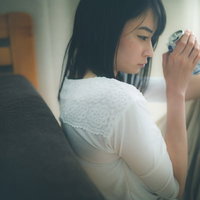 いくら呑んでも酔えない失恋女子のアルコール依存の写真