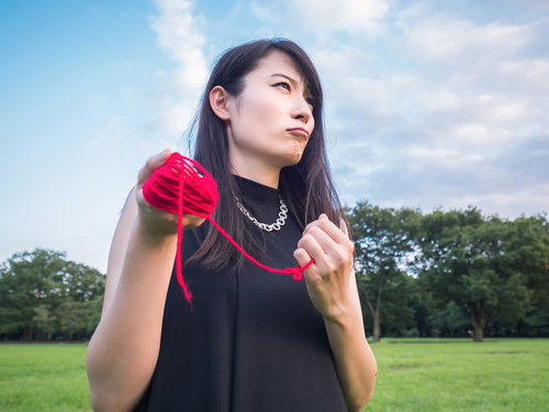 運命の赤い糸で結ばれたい結婚適齢期の女性