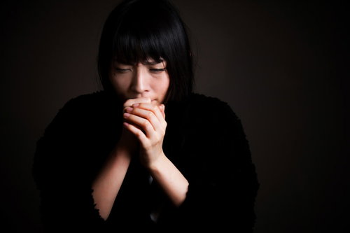 熱があって咳をしているのにマスクもせず出社してきた女性社員