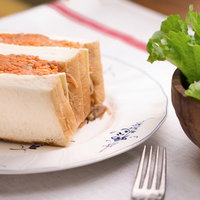 朝食にぴったり！ 食パンにサンドしたにんじんマリネの写真