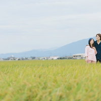 夫婦二人で育てた稲穂が実る大刀洗の田んぼの写真