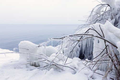 猪苗代湖の冬景色、しぶき氷とつらら、福島県の季節風情