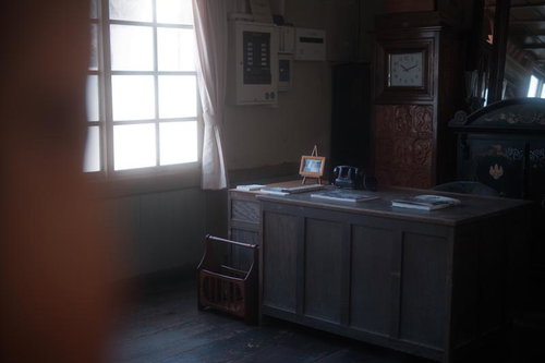 校長室の静けさに残る勉強の跡 旧遷喬尋常小学校の歴史的な学びの空間