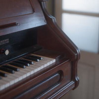 ハママツオルガンの鍵盤と音色パネルの操作部分の写真