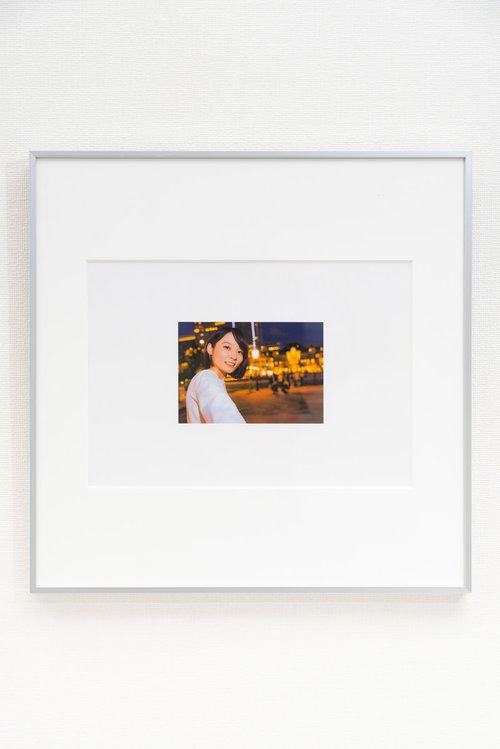 ソーシャルディスタンスを意識しすぎた彼女との思い出を額縁に飾る