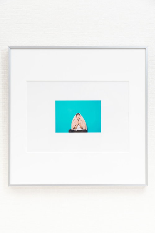 額縁を購入したのでフリー素材の女性の写真を収めてみました