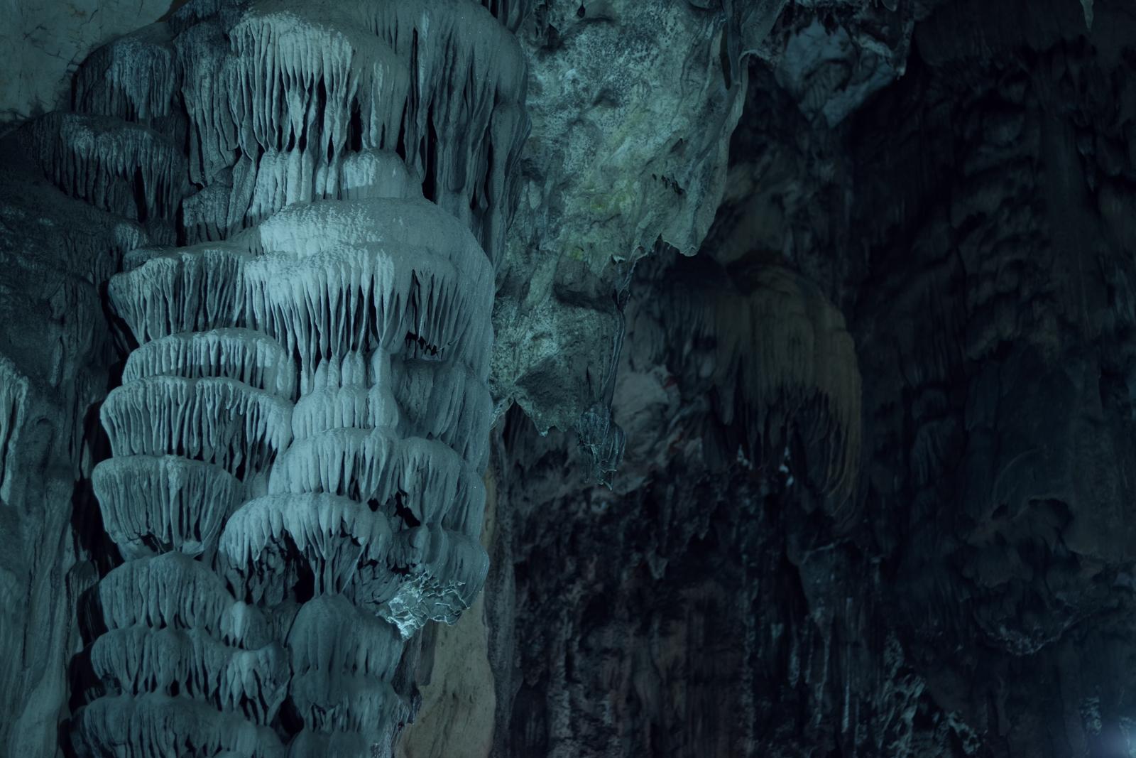 連なる鍾乳石（備中鐘乳穴）