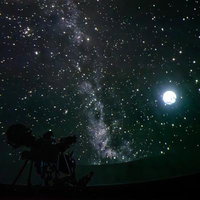 星の村天文台のプラネタリウムで見る満月と星座の写真