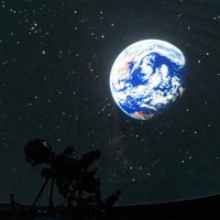 星の村天文台プラネタリウムに映し出される地球の写真