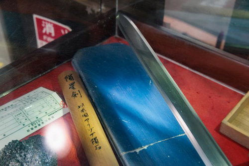 星の村天文台に展示されたアリゾナ隕石と隕星剣