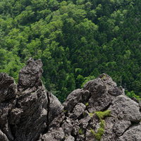 八ヶ岳連峰・天狗岳の岩稜と天狗ノ奥庭の岩場風景の写真