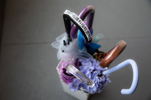 盗んだらあかん傘～テプラで盗難防止対策～複数の置き傘