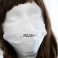 マスク1週間で1枚を訴える人形、感染症対策の啓発の写真