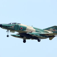 迷彩塗装のRF-4E偵察機の写真