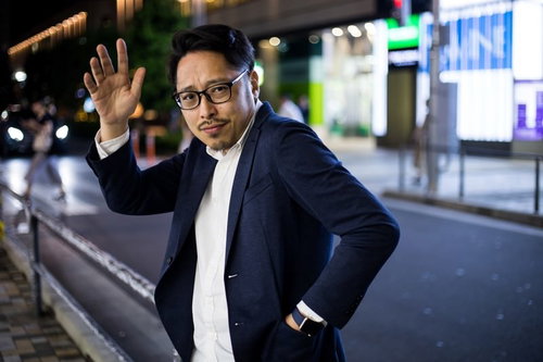 彼氏と待ち合わせなう（箸を持ってニヤける上司）