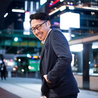 彼氏とデートなうで使ってもいいよ、駅前での笑顔の写真