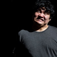 激おこでキレる男性の怒った表情とポートレートの写真